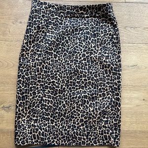 Never worn Jcrew leopard pencil skirt, size 6. Perfect condition